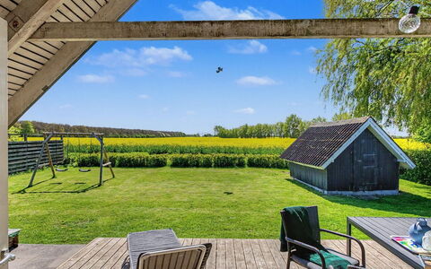 Elbert - 100M from the Sea: Hout, Tuin, Backyard, Land Lot, Huis, Dak, Schaduw, Dek, Hardwood, Werf