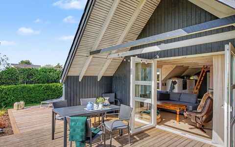 Elbert - 100M from the Sea: Hout, Tuin, Backyard, Land Lot, Huis, Dak, Schaduw, Dek, Hardwood, Werf
