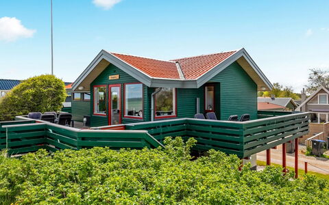 Eldar - 5M from the Sea: Blauw, Struik, Verblijf, Groundcover, Tuin, Landgoed, Schaduw, Landscaping, Boerderij, Eco Hotel