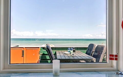 Eldar - 5M from the Sea: Blauw, Struik, Verblijf, Groundcover, Tuin, Landgoed, Schaduw, Landscaping, Boerderij, Eco Hotel
