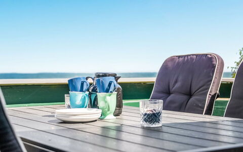 Eldar - 5M from the Sea: Blauw, Struik, Verblijf, Groundcover, Tuin, Landgoed, Schaduw, Landscaping, Boerderij, Eco Hotel