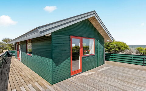 Eldar - 5M from the Sea: Blauw, Struik, Verblijf, Groundcover, Tuin, Landgoed, Schaduw, Landscaping, Boerderij, Eco Hotel