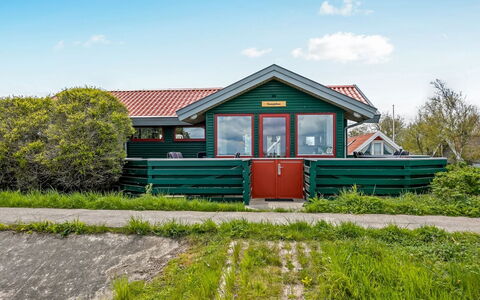 Eldar - 5M from the Sea: Blauw, Struik, Verblijf, Groundcover, Tuin, Landgoed, Schaduw, Landscaping, Boerderij, Eco Hotel