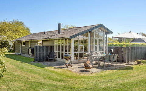 Aleksa - 400M from the Sea: Blauw, Struik, Verblijf, Groundcover, Tuin, Landgoed, Schaduw, Landscaping, Boerderij, Eco Hotel