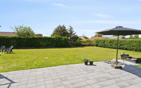 Dyrken - 200M from the Sea: Flooring, Verdieping, Flagstone, Tuin, Samengesteld Materiaal, Tegel, Schaduw, Landscaping, Beton, Buitenmeubels