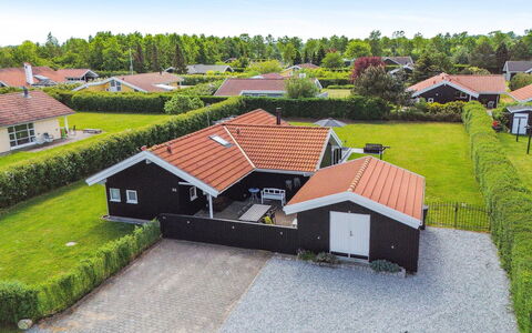 Dyrken - 200M from the Sea: Huis, Woongebied, Dak, Huis, Verblijf, Landgoed, Voorstad, Oprit