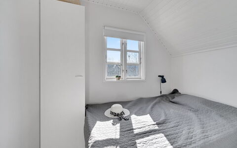 Ulv - 25M from the Sea: Hout, Plafond, Flooring, Verdieping, Slaapkamer, Interieur Ontwerp, Linens, Bed, Bedding, Laken