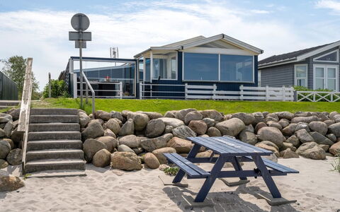Nera - 10M from the Sea: Blauw, Struik, Verblijf, Groundcover, Tuin, Landgoed, Schaduw, Landscaping, Boerderij, Eco Hotel
