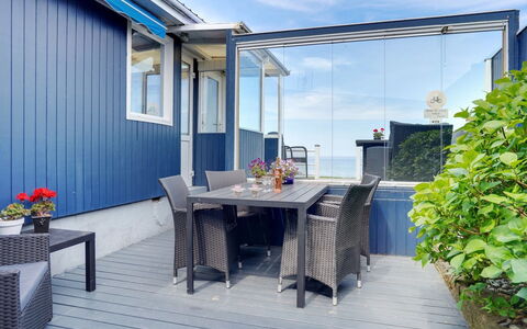 Nera - 10M from the Sea: Blauw, Struik, Verblijf, Groundcover, Tuin, Landgoed, Schaduw, Landscaping, Boerderij, Eco Hotel