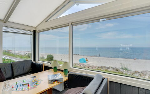 Nera - 10M from the Sea: Blauw, Struik, Verblijf, Groundcover, Tuin, Landgoed, Schaduw, Landscaping, Boerderij, Eco Hotel