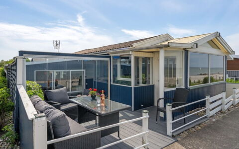 Nera - 10M from the Sea: Blauw, Struik, Verblijf, Groundcover, Tuin, Landgoed, Schaduw, Landscaping, Boerderij, Eco Hotel