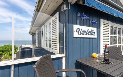 Nera - 10M from the Sea: Blauw, Struik, Verblijf, Groundcover, Tuin, Landgoed, Schaduw, Landscaping, Boerderij, Eco Hotel