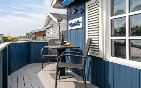 Nera - 10M from the Sea: Blauw, Struik, Verblijf, Groundcover, Tuin, Landgoed, Schaduw, Landscaping, Boerderij, Eco Hotel