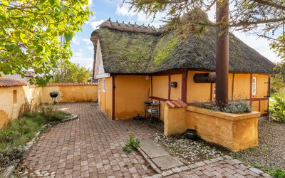 Ethly - 50M from the Sea