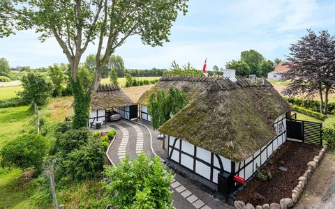 Maileen - 2.1Km to the Fjord: Blauw, Struik, Verblijf, Groundcover, Tuin, Landgoed, Schaduw, Landscaping, Boerderij, Eco Hotel