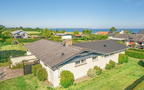 Evald - 200M from the Sea: Blauw, Struik, Verblijf, Groundcover, Tuin, Landgoed, Schaduw, Landscaping, Boerderij, Eco Hotel