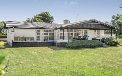 Evald - 200M from the Sea: Blauw, Struik, Verblijf, Groundcover, Tuin, Landgoed, Schaduw, Landscaping, Boerderij, Eco Hotel