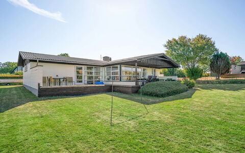Evald - 200M from the Sea: Blauw, Struik, Verblijf, Groundcover, Tuin, Landgoed, Schaduw, Landscaping, Boerderij, Eco Hotel