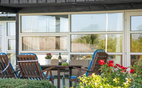 Evald - 200M from the Sea: Blauw, Struik, Verblijf, Groundcover, Tuin, Landgoed, Schaduw, Landscaping, Boerderij, Eco Hotel