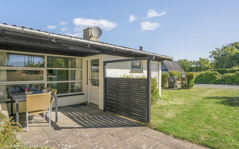 Evald - 200M from the Sea: Blauw, Struik, Verblijf, Groundcover, Tuin, Landgoed, Schaduw, Landscaping, Boerderij, Eco Hotel