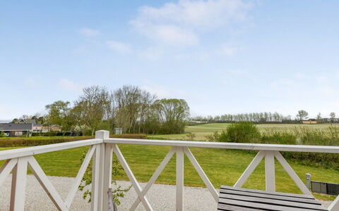 Bleike - 250M from the Sea: Blauw, Struik, Verblijf, Groundcover, Tuin, Landgoed, Schaduw, Landscaping, Boerderij, Eco Hotel