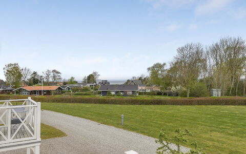 Bleike - 250M from the Sea: Blauw, Struik, Verblijf, Groundcover, Tuin, Landgoed, Schaduw, Landscaping, Boerderij, Eco Hotel