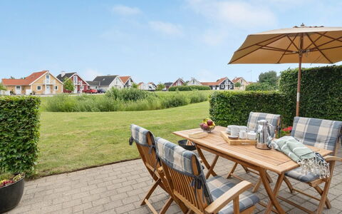 Eike - 250M from the Sea: Plantengemeenschap, Zonlicht, Kruidachtige Plant, Tuin, Plantage, Landbouw, Boerderij