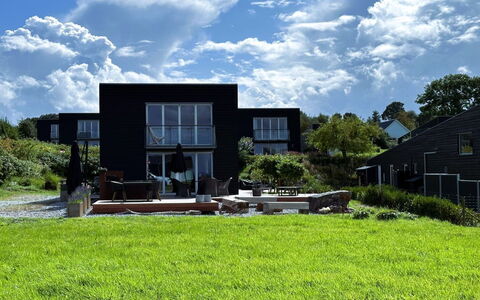 Anny - 100M from the Sea: Gras, Huis, Dak, Huis, Verblijf, Struik, Land Lot, Landelijk Gebied, Boerderij, Groundcover