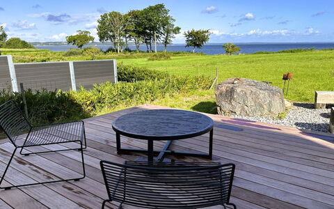 Anny - 100M from the Sea: Gras, Huis, Dak, Huis, Verblijf, Struik, Land Lot, Landelijk Gebied, Boerderij, Groundcover