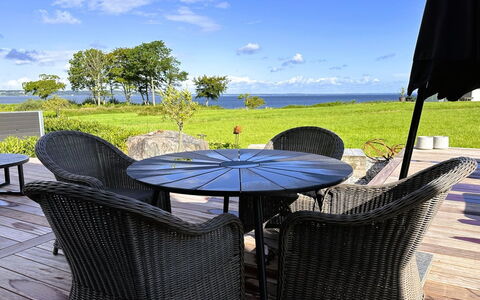 Anny - 100M from the Sea: Gras, Huis, Dak, Huis, Verblijf, Struik, Land Lot, Landelijk Gebied, Boerderij, Groundcover