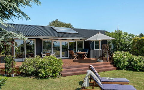 Bisera - 150M from the Sea: Blauw, Struik, Verblijf, Groundcover, Tuin, Landgoed, Schaduw, Landscaping, Boerderij, Eco Hotel