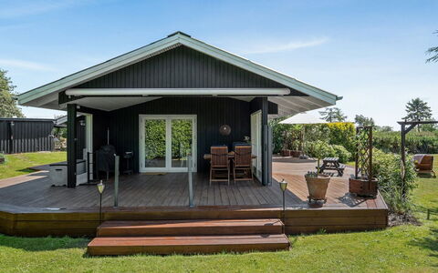Bisera - 150M from the Sea: Blauw, Struik, Verblijf, Groundcover, Tuin, Landgoed, Schaduw, Landscaping, Boerderij, Eco Hotel