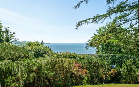 Bisera - 150M from the Sea: Blauw, Struik, Verblijf, Groundcover, Tuin, Landgoed, Schaduw, Landscaping, Boerderij, Eco Hotel