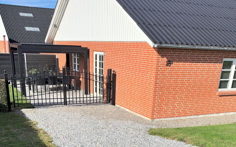 Ringulf - 350M from the Sea: Blauw, Struik, Verblijf, Groundcover, Tuin, Landgoed, Schaduw, Landscaping, Boerderij, Eco Hotel