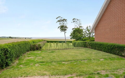 Ringulf - 350M from the Sea: Blauw, Struik, Verblijf, Groundcover, Tuin, Landgoed, Schaduw, Landscaping, Boerderij, Eco Hotel