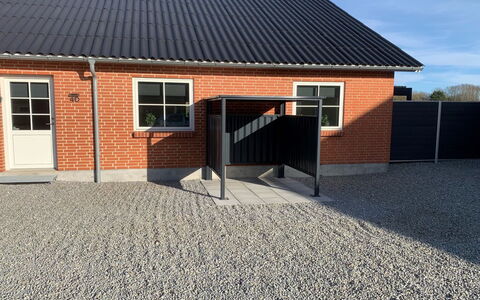 Ringulf - 350M from the Sea: Blauw, Struik, Verblijf, Groundcover, Tuin, Landgoed, Schaduw, Landscaping, Boerderij, Eco Hotel