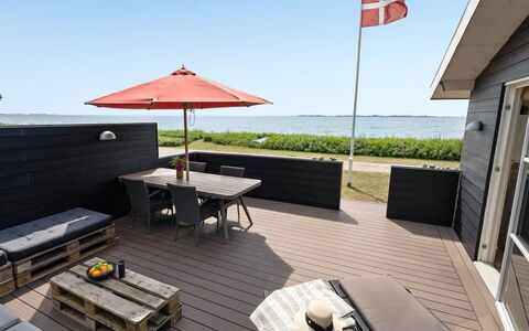 Akseline - 20M from the Sea: Blauw, Struik, Verblijf, Groundcover, Tuin, Landgoed, Schaduw, Landscaping, Boerderij, Eco Hotel