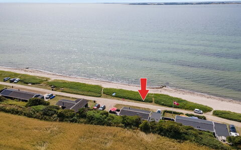 Akseline - 20M from the Sea: Blauw, Struik, Verblijf, Groundcover, Tuin, Landgoed, Schaduw, Landscaping, Boerderij, Eco Hotel