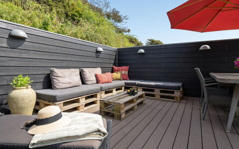 Akseline - 20M from the Sea: Blauw, Struik, Verblijf, Groundcover, Tuin, Landgoed, Schaduw, Landscaping, Boerderij, Eco Hotel