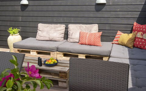 Akseline - 20M from the Sea: Blauw, Struik, Verblijf, Groundcover, Tuin, Landgoed, Schaduw, Landscaping, Boerderij, Eco Hotel