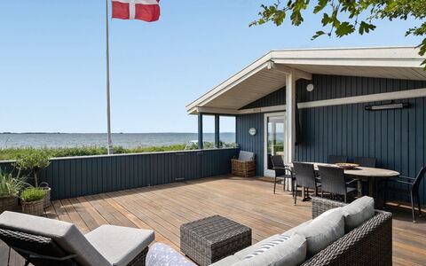 Pellervo - 20M from the Sea: Dak, Huis, Land Lot, Huis, Verblijf, Landgoed, Garden Gebouwen, Schaduw, Blokhut, Landscaping