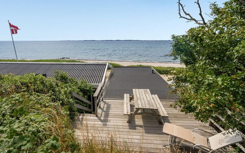 Pellervo - 20M from the Sea: Dak, Huis, Land Lot, Huis, Verblijf, Landgoed, Garden Gebouwen, Schaduw, Blokhut, Landscaping