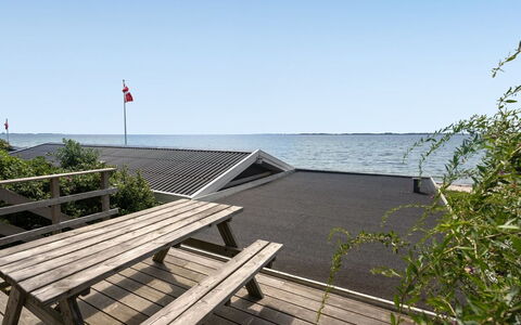 Pellervo - 20M from the Sea: Dak, Huis, Land Lot, Huis, Verblijf, Landgoed, Garden Gebouwen, Schaduw, Blokhut, Landscaping
