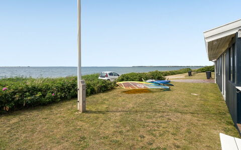 Pellervo - 20M from the Sea: Dak, Huis, Land Lot, Huis, Verblijf, Landgoed, Garden Gebouwen, Schaduw, Blokhut, Landscaping