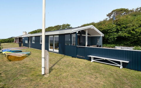 Pellervo - 20M from the Sea: Dak, Huis, Land Lot, Huis, Verblijf, Landgoed, Garden Gebouwen, Schaduw, Blokhut, Landscaping