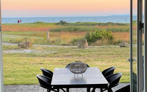 Lucjan - 50M from the Sea: Blauw, Struik, Verblijf, Groundcover, Tuin, Landgoed, Schaduw, Landscaping, Boerderij, Eco Hotel