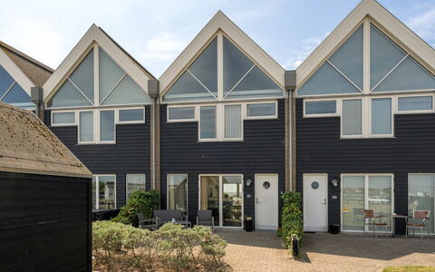 Lucjan - 50M from the Sea: Blauw, Struik, Verblijf, Groundcover, Tuin, Landgoed, Schaduw, Landscaping, Boerderij, Eco Hotel