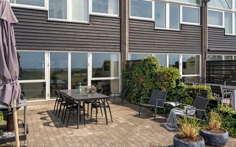Lucjan - 50M from the Sea: Blauw, Struik, Verblijf, Groundcover, Tuin, Landgoed, Schaduw, Landscaping, Boerderij, Eco Hotel