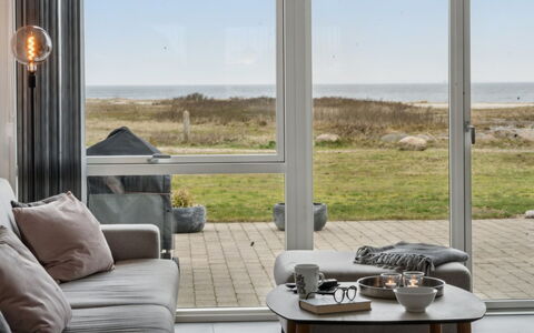 Lucjan - 50M from the Sea: Blauw, Struik, Verblijf, Groundcover, Tuin, Landgoed, Schaduw, Landscaping, Boerderij, Eco Hotel