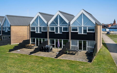 Ninne - 50M from the Sea: Hout, Dak, Architectuur, Huis, Huis, Verblijf, Siding, Hardwood, Helling, Landgoed
